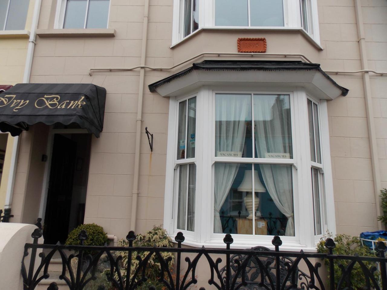 Ivy Bank Guest House Tenby Exteriör bild