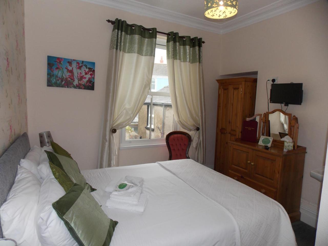 Ivy Bank Guest House Tenby Exteriör bild